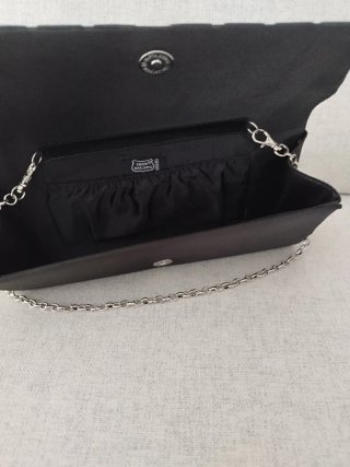 Bolso de fiesta negro con cadena