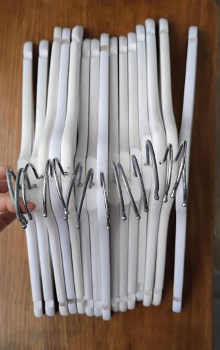 Perchas de madera blancas (lote)
