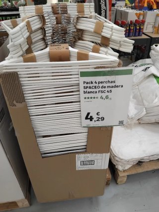 Perchas de madera blancas (lote)