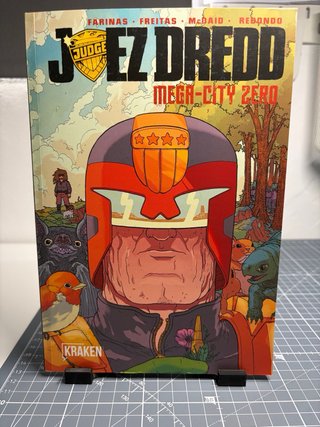 Expositor para comics Disponible en blanco y negro