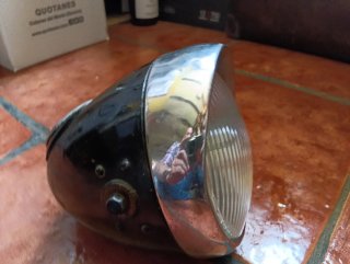Faro Bultaco con cuentakilómetros