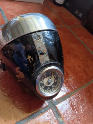 Faro Bultaco con cuentakilómetros