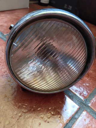 Faro Bultaco con cuentakilómetros