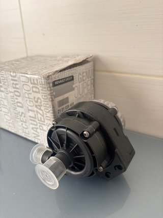 Bomba de agua Renault 210102846R