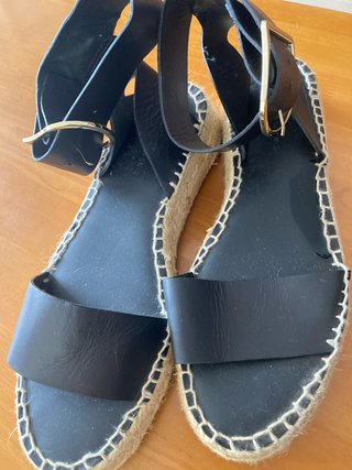 Sandalias negras con tiras y hebilla no envio