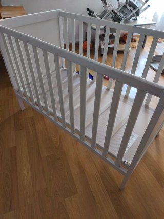 Cuna blanca para bebé. Ikea