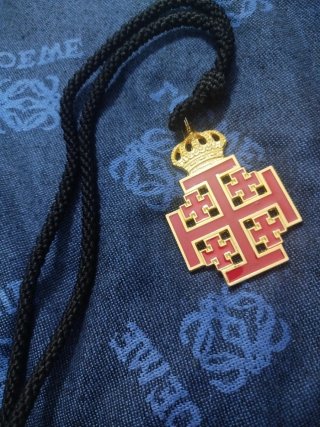 Medalla Cruz Caravaca con Corona Dorada