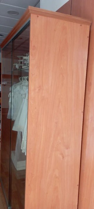 Vitrina expositora madera y cristal