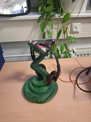 Soporte para auriculares serpiente morada