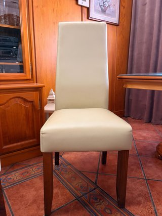 Juego de 4 sillas de comedor beige y madera