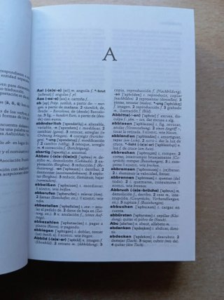Diccionario bilingüe Mini Deutsch-Spanisch.