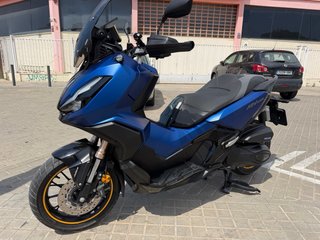 Honda ADV 350 Azul Maxi-Scooter