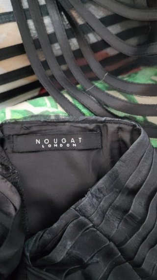 Vestido de fiesta negro y chaqueta   Bolso a juego