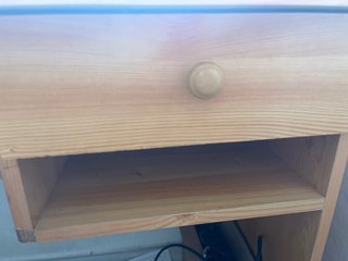Escritorio madera con cajón y baldas