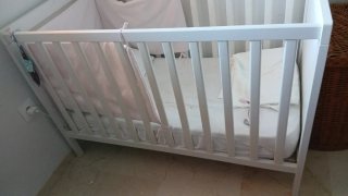 Cuna blanca barrotes IKEA