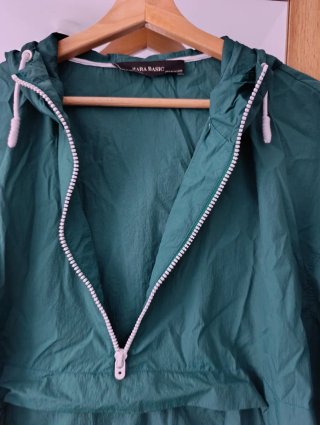 Cortavientos verde Zara mujer