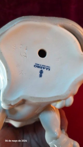 Figura Lladro Perro con Caracol Porcelana
