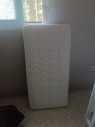 Cuna de bebé blanca