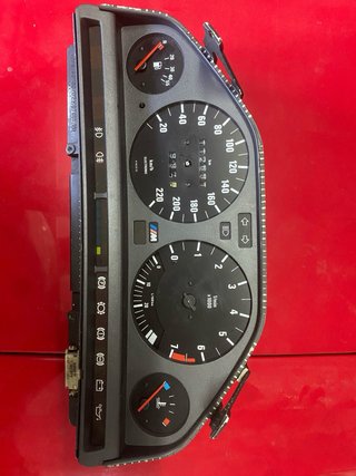 Cuadro de instrumentos BMW M3 E30