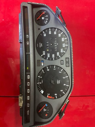 Cuadro de instrumentos BMW M3 E30