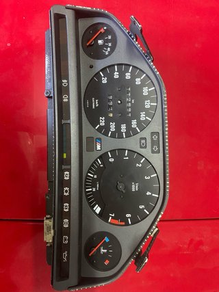 Cuadro de instrumentos BMW M3 E30