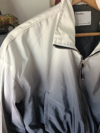 Chaqueta Crop Nylon Degradado Bershka Talla S