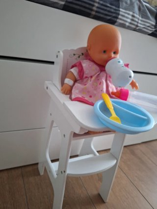 Juguete Muñeca con Trona y Accesorios