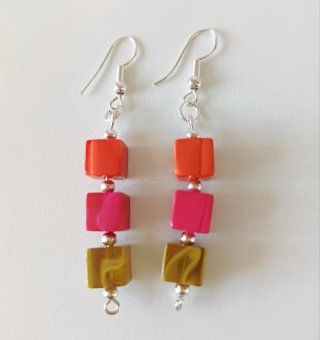 Pendientes cubos colores naranja, rosa, verde