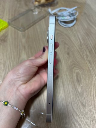iPhone 13 128GB Blanco + Cargador