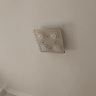 Lámpara LED cuadrada moderna.