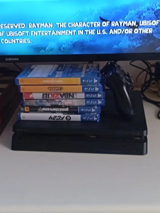 PlayStation 4 Slim 500GB + Controller + Giochi