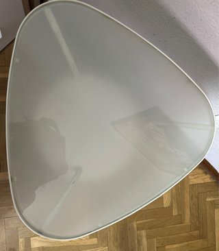 Mesita auxiliar Ikea cristal y metal