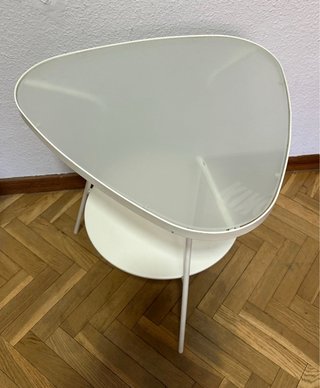 Mesita auxiliar Ikea cristal y metal