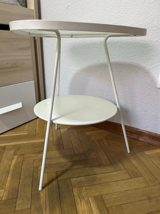 Mesita auxiliar Ikea cristal y metal