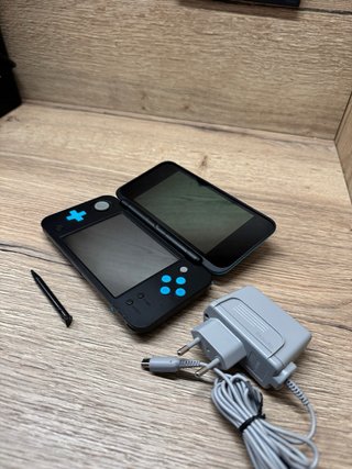 New nintendo 2DS XL negra y azul