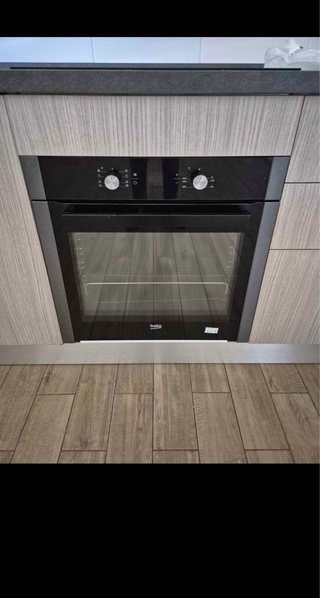 Cucina completa usata con elettrodomestici
