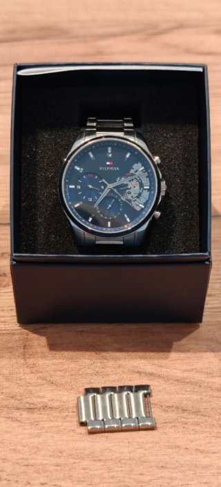 Reloj Tommy Hilfiger Multifunción Azul y Plateado