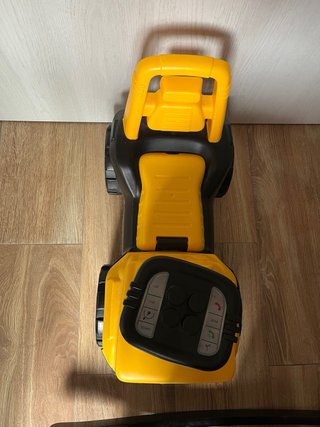 Andador infantil amarillo tipo Jeep