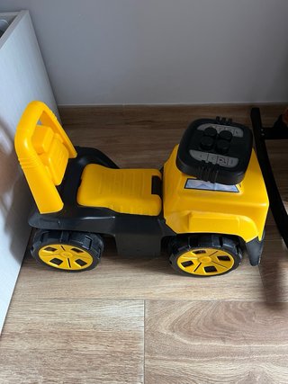 Andador infantil amarillo tipo Jeep