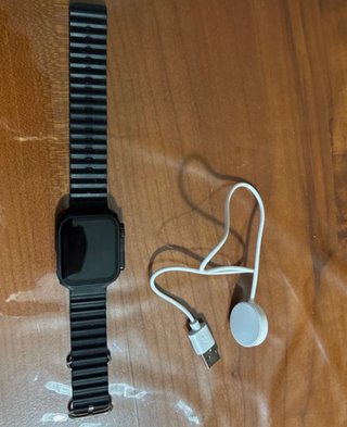 Orologio Digitale Nero con Caricabatterie