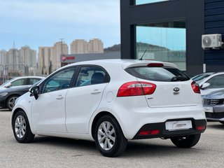 KIA Rio / Gasolina / Manual / Año 2015