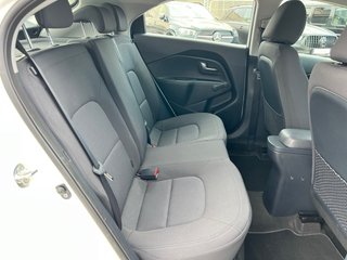 KIA Rio / Gasolina / Manual / Año 2015