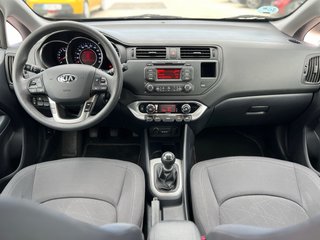 KIA Rio / Gasolina / Manual / Año 2015
