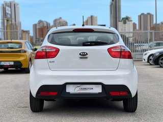 KIA Rio / Gasolina / Manual / Año 2015