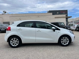 KIA Rio / Gasolina / Manual / Año 2015