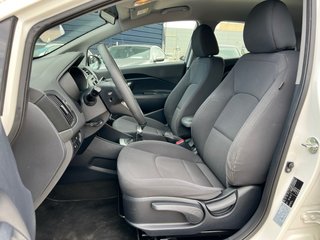 KIA Rio / Gasolina / Manual / Año 2015