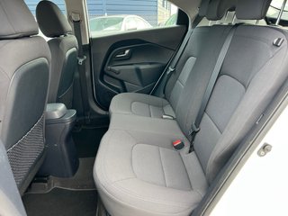 KIA Rio / Gasolina / Manual / Año 2015