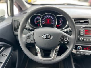 KIA Rio / Gasolina / Manual / Año 2015