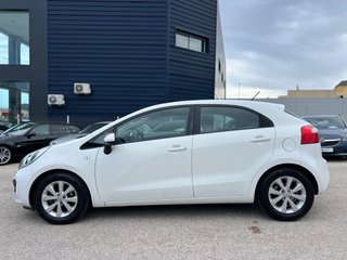 KIA Rio / Gasolina / Manual / Año 2015