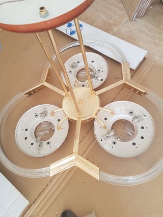 Lámpara de techo de madera y cristal